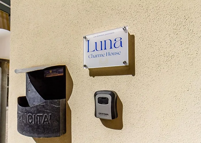 Nura's - Luna Charme House