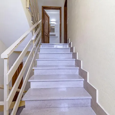 Nuras - Luna Charme House