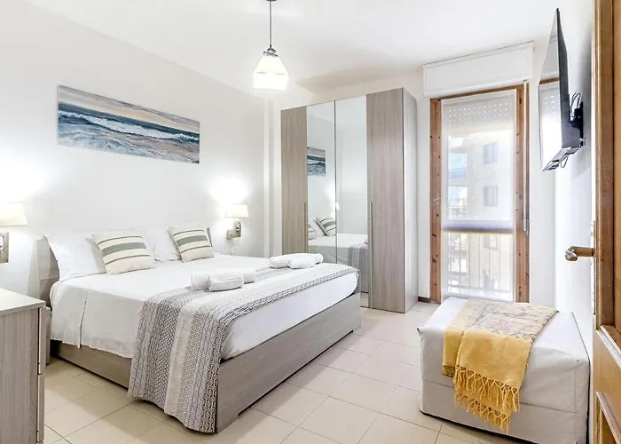 Nuras - Luna Charme House